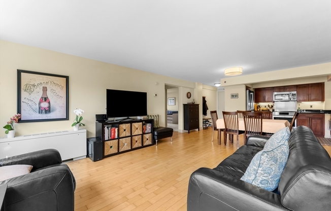 2 beds, 2 baths, 950 sqft, $3,800, Unit 512