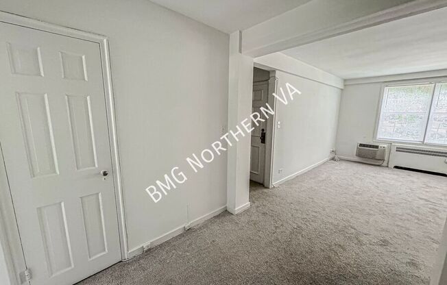 214 N GEORGE MASON DR