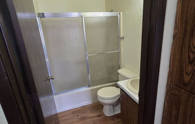 2 beds, 1 bath, 824 sqft, $1,229, Unit 1658-06