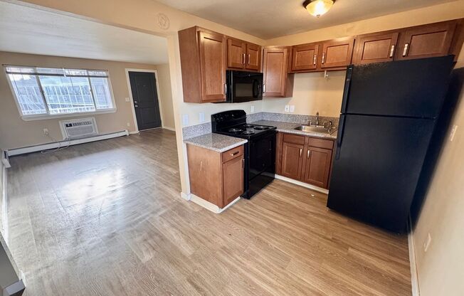 2 beds, 1 bath, 750 sqft, $1,250, Unit 27