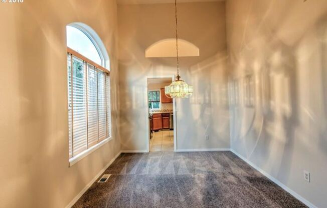 Felida Gem... 4 bedroom, 2.5 bath available June 1st