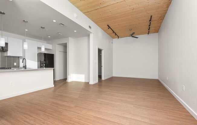 Studio, 1 bath, 648 sqft, $1,248, Unit 404