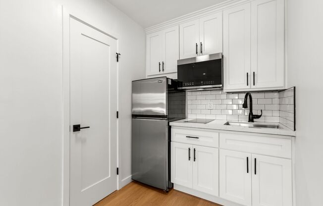 Studio, 1 bath, 350 sqft, $1,495, Unit Unit #21