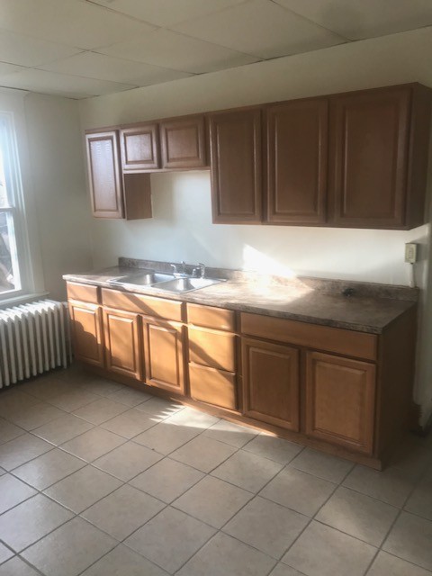 4 beds, 1 bath, $1,400, Unit 2