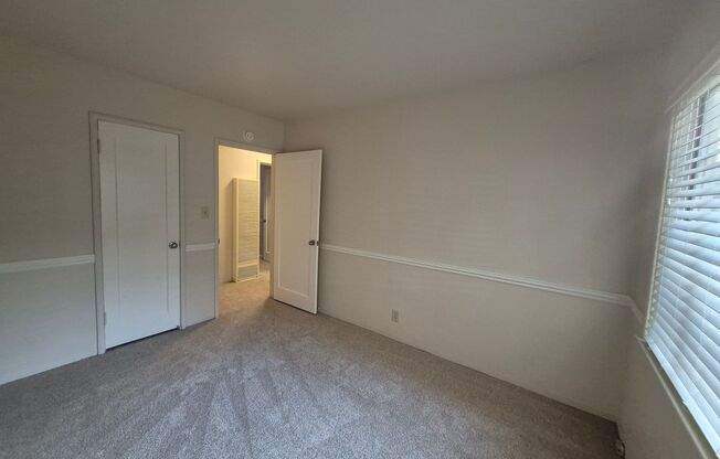 2 beds, 1 bath, $1,695, Unit 01A