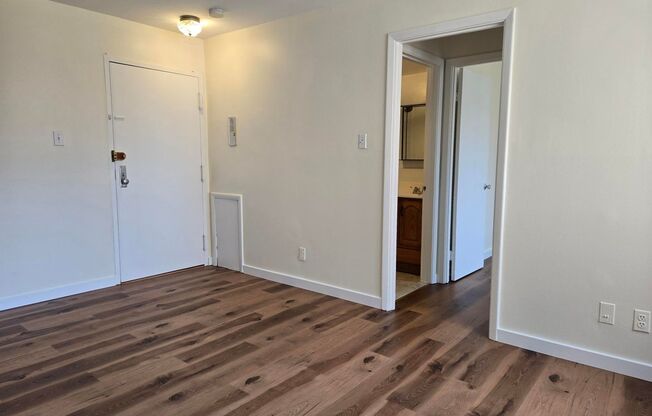 Cozy 1 Bed 1 Bath Condo With Parking In Brookland