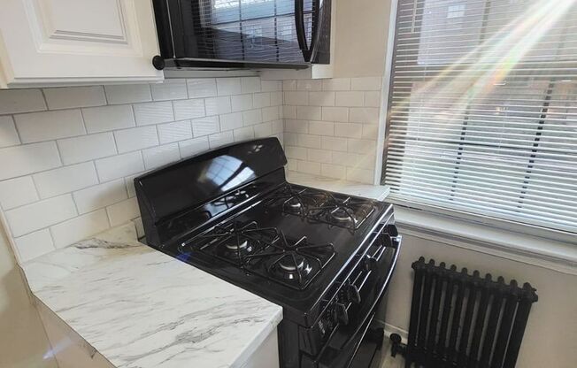 1 bed, 1 bath, 600 sqft, $1,085, Unit 02-3223