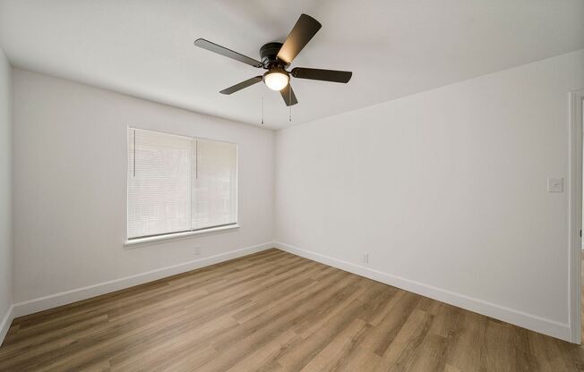 1 bed, 1 bath, 660 sqft, $885, Unit The Elms by ONYX #16