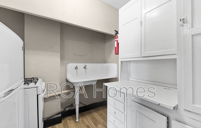 37 W SAINT CLAIR ST
