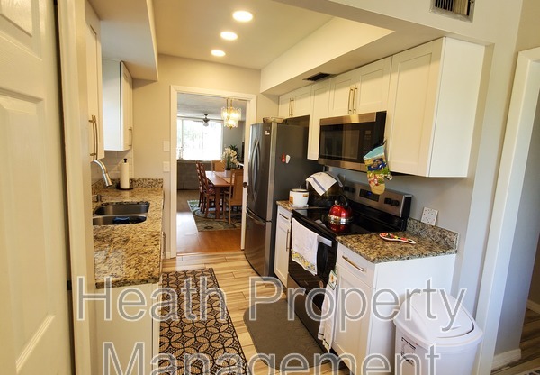 1012 PEARCE DR