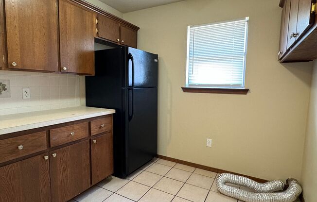 2 beds, 1 bath, $800, Unit 212 NW 14th B