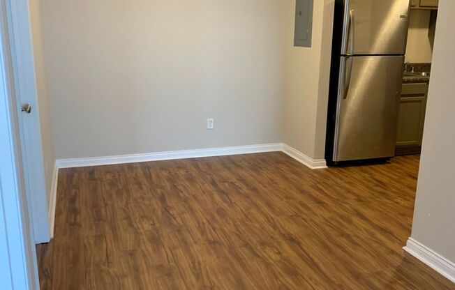 1 bed, 1 bath, 822 sqft, $775, Unit E10