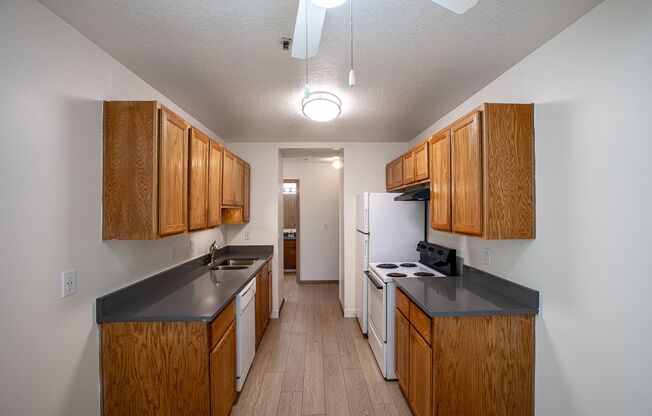 2 beds, 2 baths, 847 sqft, $1,550, Unit 44