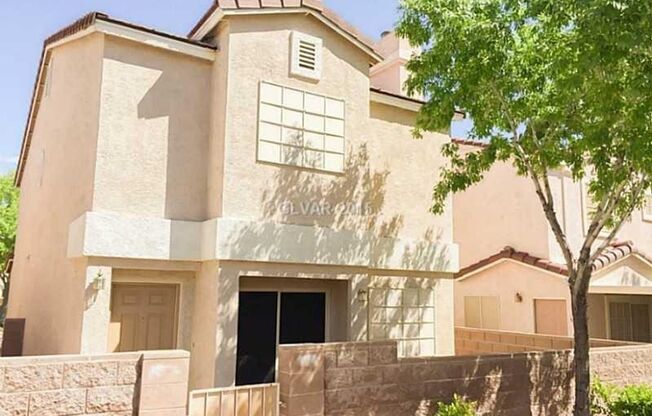 Cozy 3 Bed 2.5 Bath Home in Gated Community