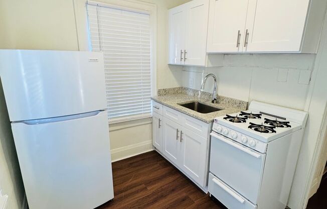 2 beds, 1 bath, $1,195, Unit 945 1/2