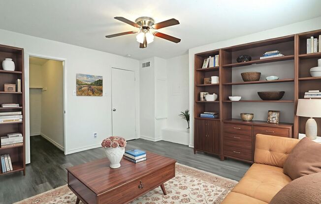 1 bed, 1 bath, 653 sqft, $950, Unit 264