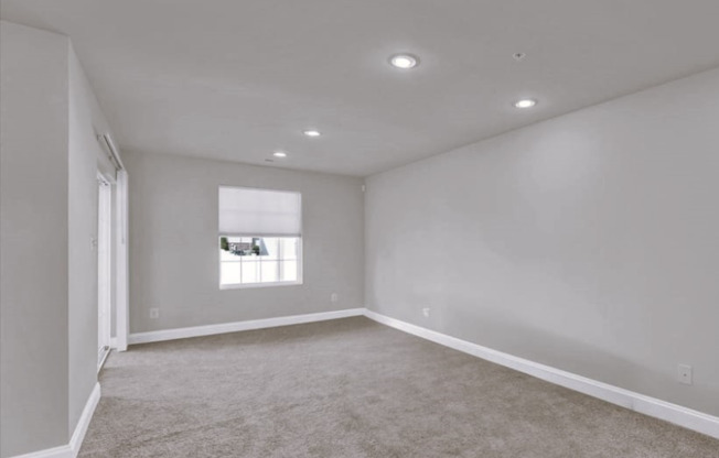 555 ROSZEL WAY