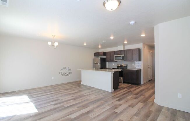 5747 W ALBANY PL