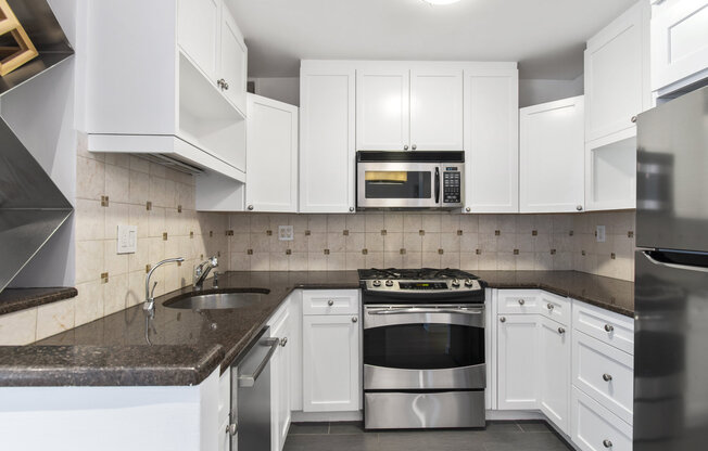 44 E 12th St