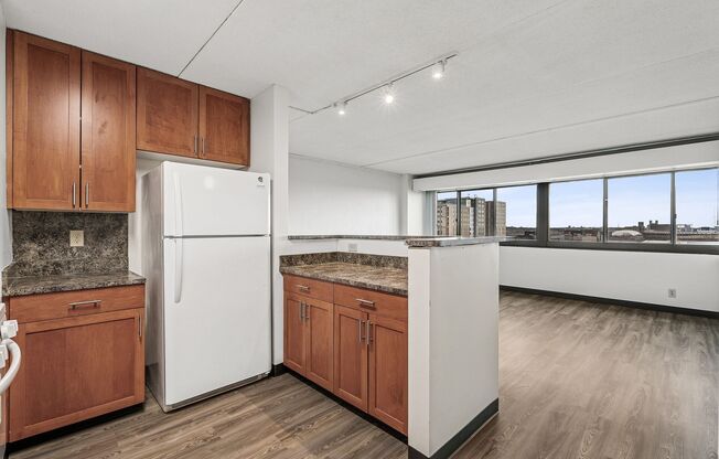 4 beds, 2 baths, 1,100 sqft, $2,295, Unit 807