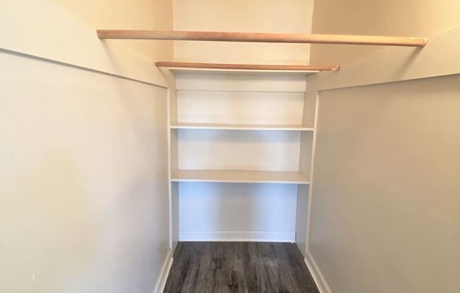 1 bed, 1 bath, $950, Unit 11