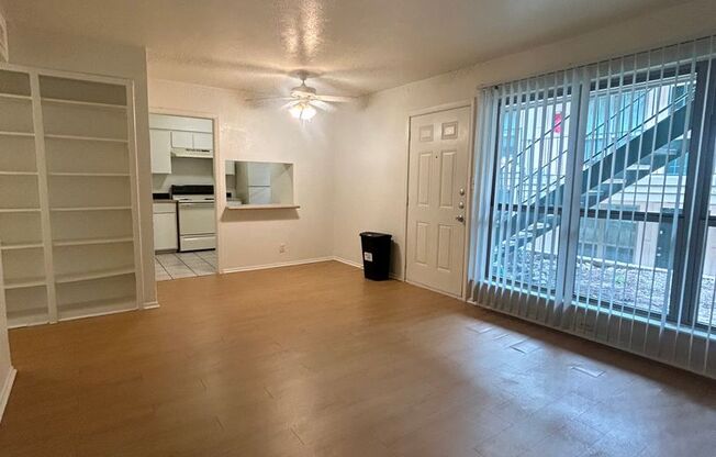 2 beds, 1 bath, 924 sqft, $1,875, Unit OPA-126