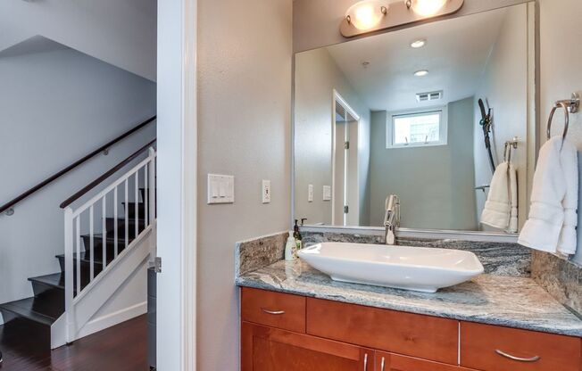 2 beds, 2.5 baths, $3,750, Unit 1112