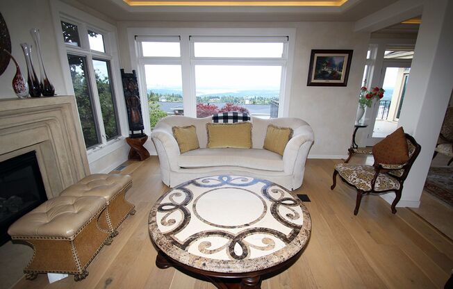 LUXURY 4 BEDROOM BELLEVUE HOME IN ‘THE SUMMIT’ W AMAZING VIEWS!