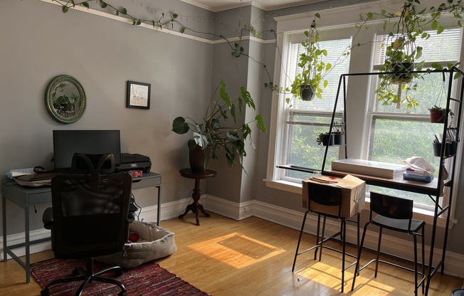 4032 North Wolcott Ave.