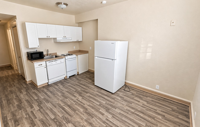 Studio, 1 bath, 233 sqft, $885, Unit 106