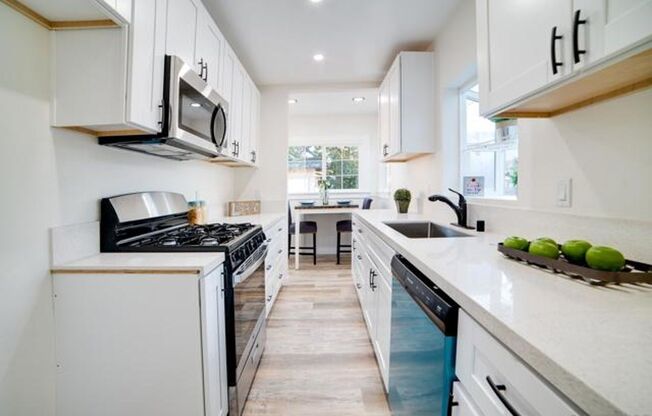 2 Bed, 1 Bath House in North Park!
