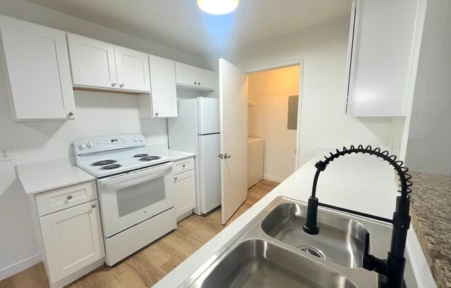 GORGEOUS 1BED/1BATH GROIND FLOOR UNIT CONDO