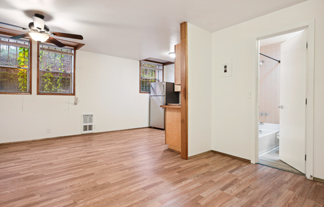Studio, 1 bath, 400 sqft, $1,150, Unit A18