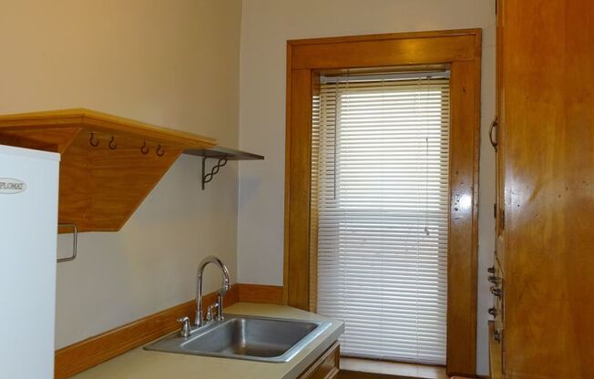 1 bed, 1 bath, 620 sqft, $950, Unit 302