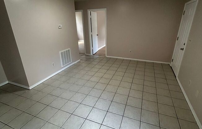 Carrollton City Apartment Available Now!