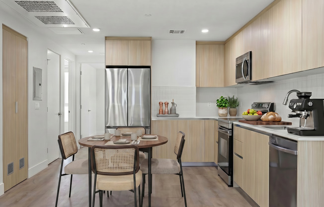 3 beds, 3 baths, 938 sqft, $3,395, Unit 208
