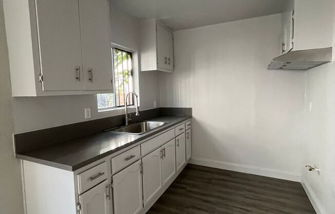 2 beds, 1 bath, $2,550, Unit 09