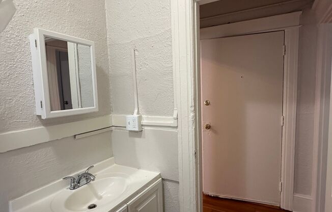 1 bed, 1 bath, 468 sqft, $1,095, Unit 208