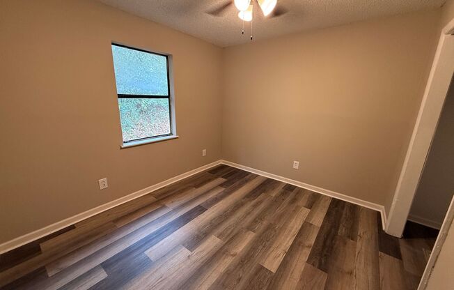 2 beds, 1 bath, $1,085, Unit B