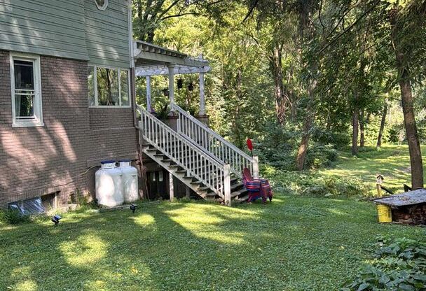 Riverfront home in a quiet spot, 3 acres, deck, parking, laundry, storage, fireplace