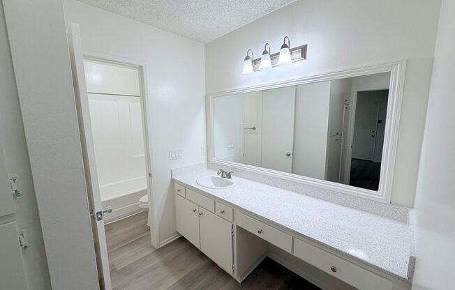 1 bed, 1 bath, 713 sqft, $2,125, Unit A081