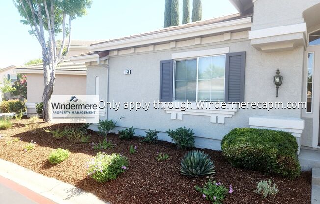 Bright 3 bedroom, 2 bath in Gated Community of Bentley Square!