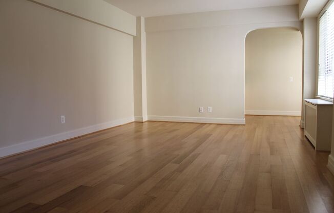 2 beds, 1 bath, 742 sqft, $3,595, Unit 221