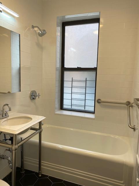 Studio, 1 bath, $2,550, Unit 1-H