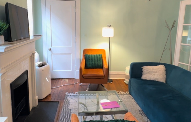 4 beds, 2 baths, 1,750 sqft, $3,900, Unit Apt 3