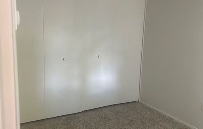 2 beds, 1 bath, 740 sqft, $1,600, Unit 335-230