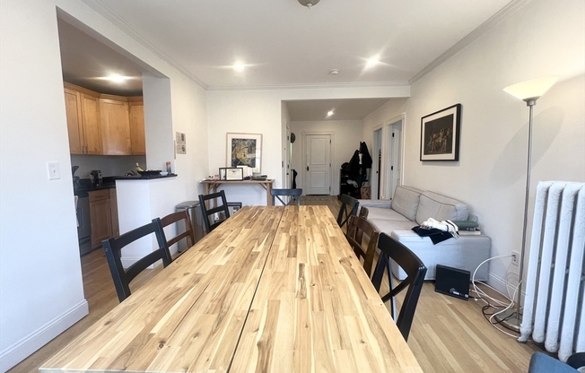 2 beds, 1 bath, $3,600, Unit 32