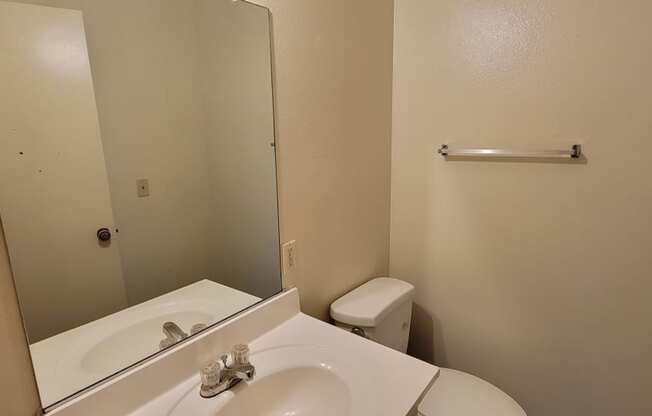 Bathroom at Magnolia Apartments in Riverside, California.