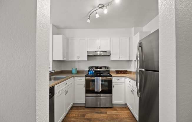 Unfurnished Kitchen at Del Norte Place Apartment Homes