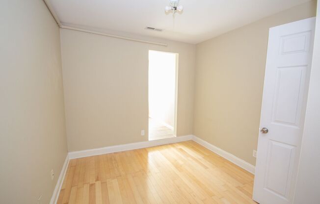 2 beds, 2 baths, $900, Unit Apt G